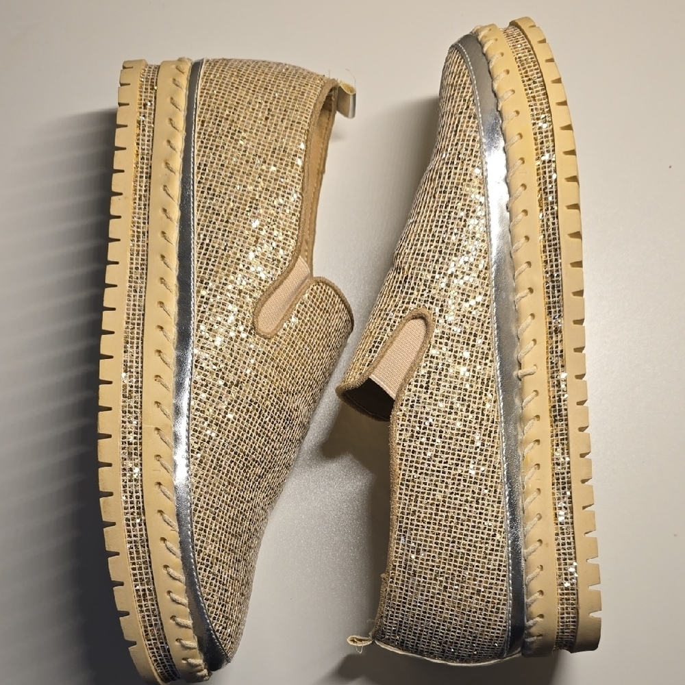 Oli | Gold | Women's | Textured Slip-Ons | Size 11 | Like New - Picture 2 of 8